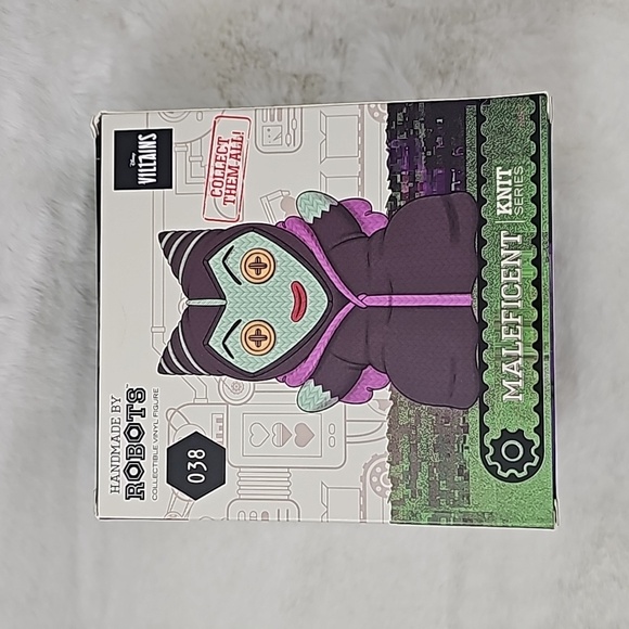 Maleficent Handmade by Robots Full Size Vinyl Figure - Picture 6 of 6